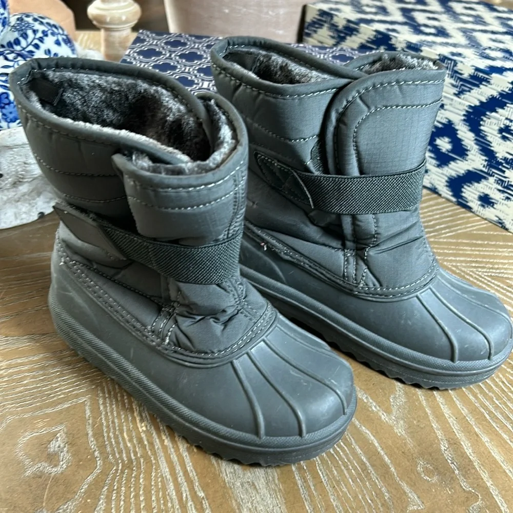 Little Boys Charcoal Gray Sweater Winter Faux Fur  Lined Snow Boots